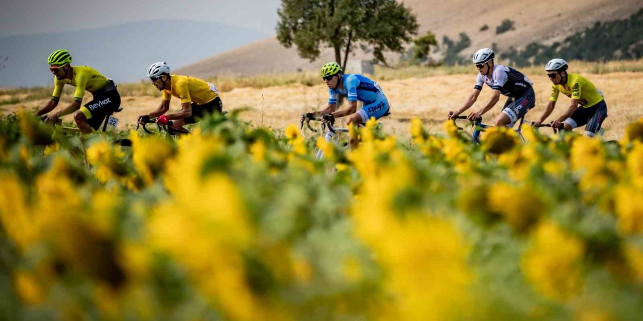 100. Yıl Cumhuriyet Bisiklet Turu tüm heyecanıyla devam ediyor