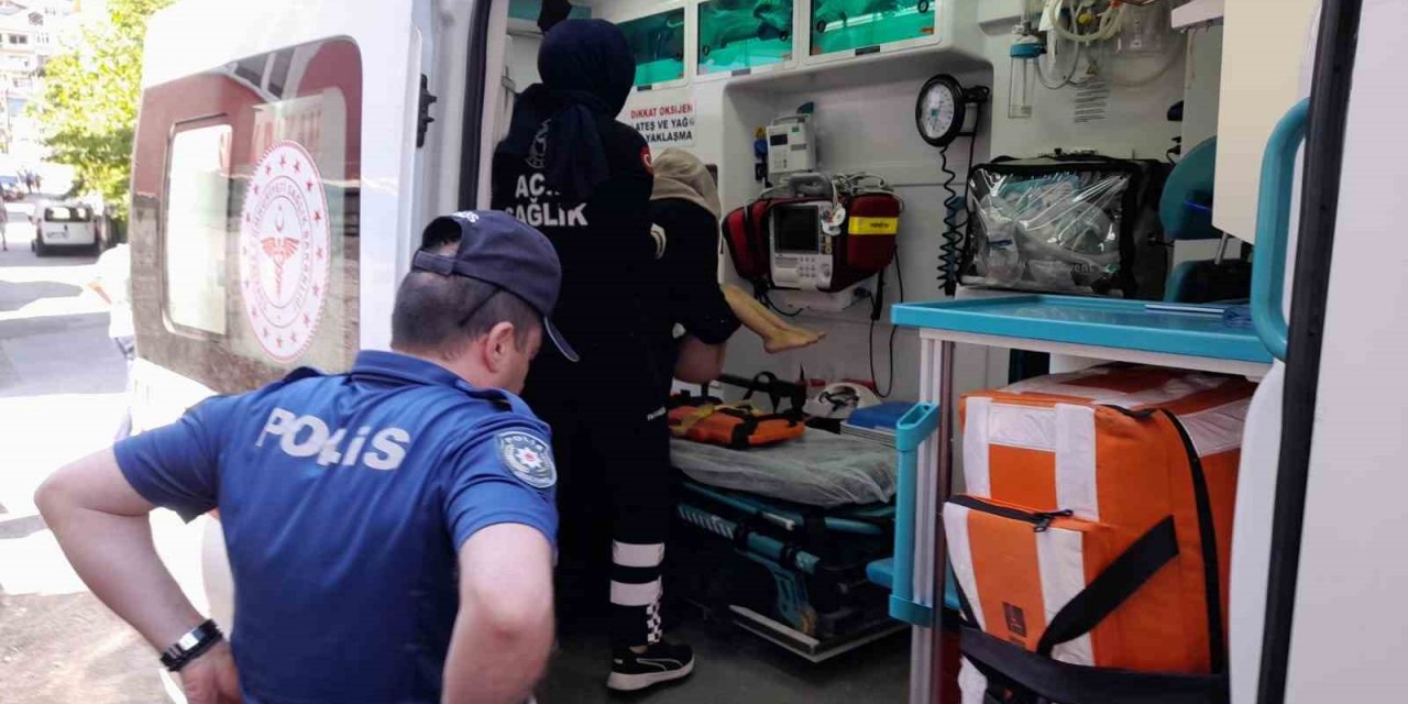 Kargo aracının altında kalan çocuk ağır yaralandı