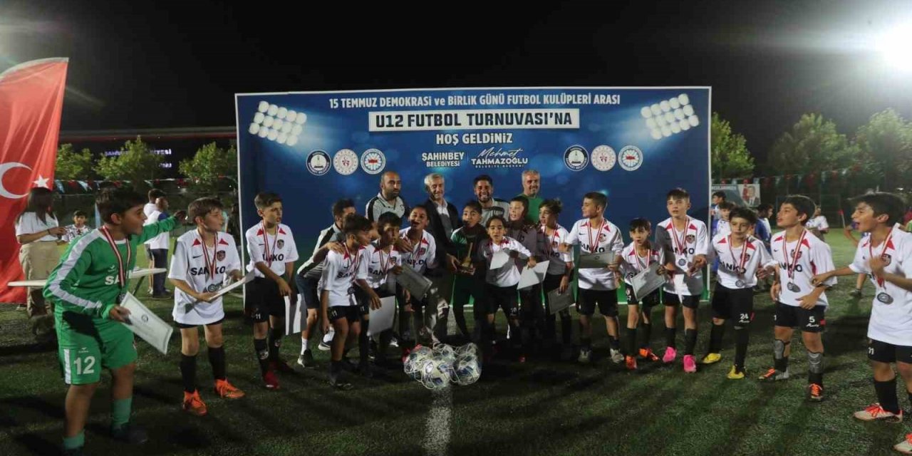 Geleceğin futbolcuları Şahinbey’de boy gösterdi