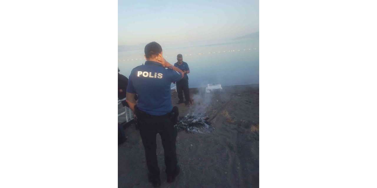 Genç kızlara şezlong yakma gözaltısı