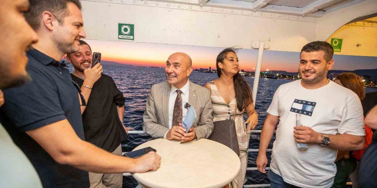 İzmir’in tarihi “Körfez Turu” ile denizden keşfediliyor