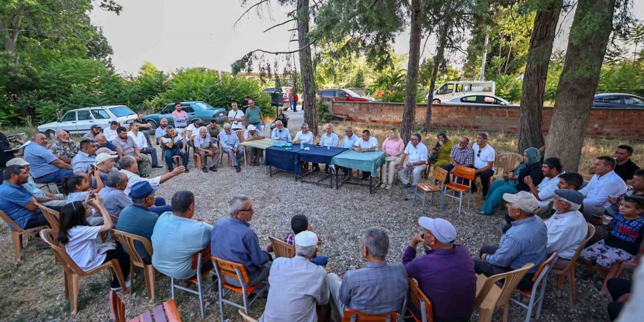 Başkan Zolan Çivrilli hemşehrileriyle kucaklaştı