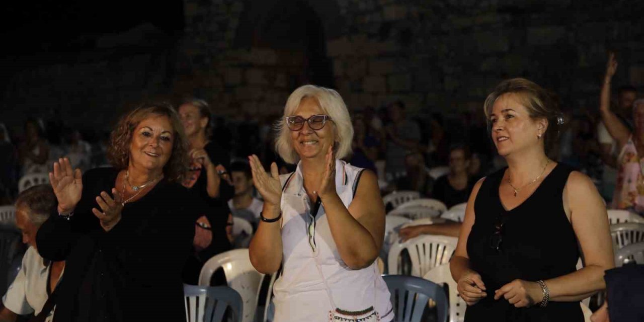 Kaleiçi sohbete ve müziğe doydu