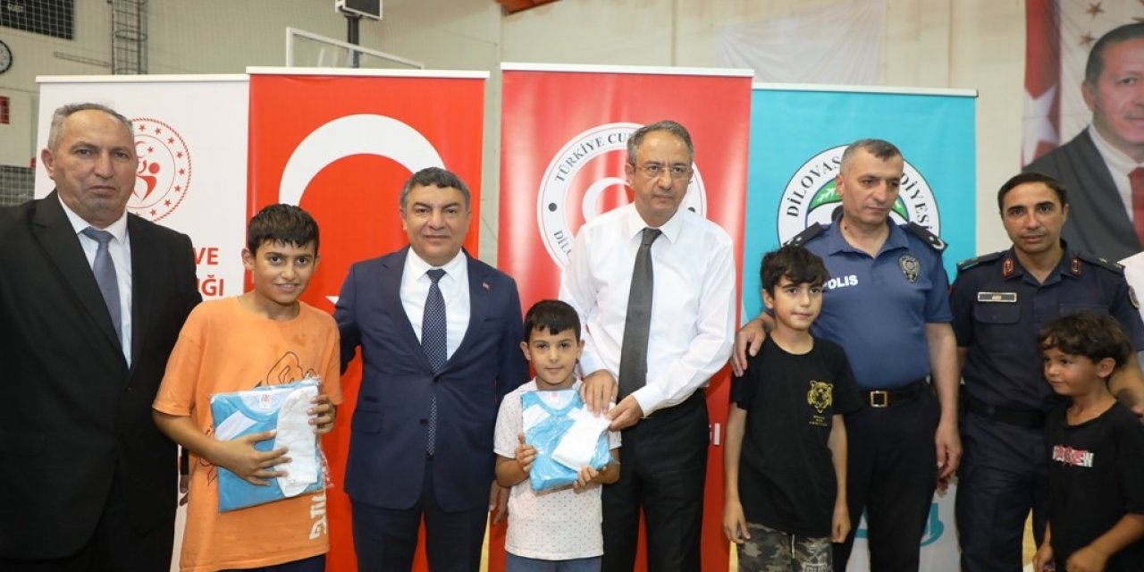 Dilovası’nda bin 500 öğrenciye forma dağıtıldı
