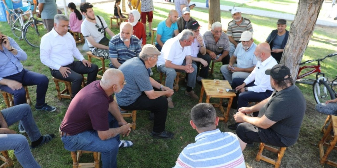 Başkan Çolakbayrakdar, Yenişehir Pazarında esnaf ve vatandaşlarla birlikte