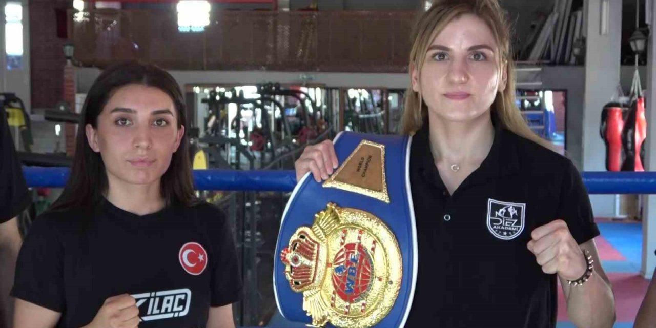 Türk boksör Elif, Makedonya’dan Türkiye’ye dünya şampiyonluk kemeri ile döndü