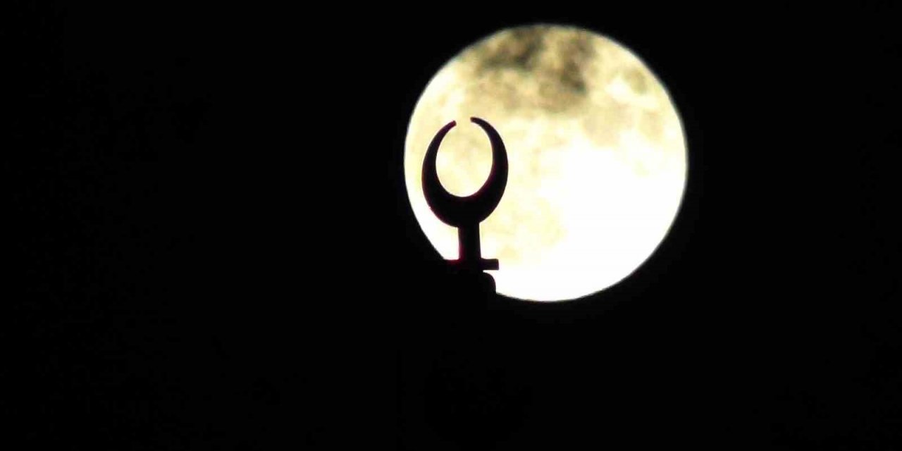 Kars’ta dolunay böyle görüntülendi