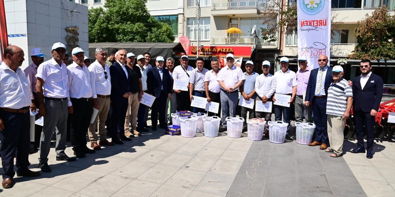 Başkan Ergün 60 tarım makinesi teslim etti