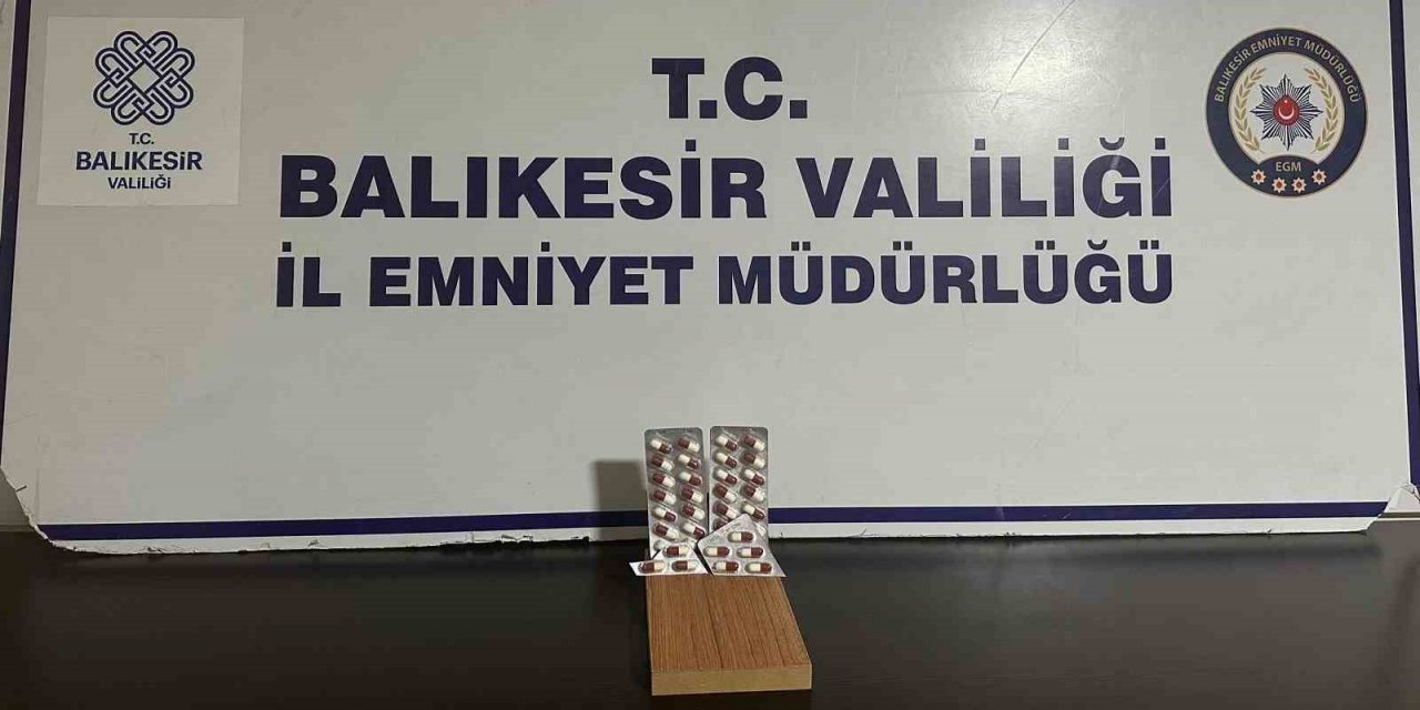 Edremit’te şüphe üzerine durdurulan kişinin üzerinden sentetik hap ele geçirildi