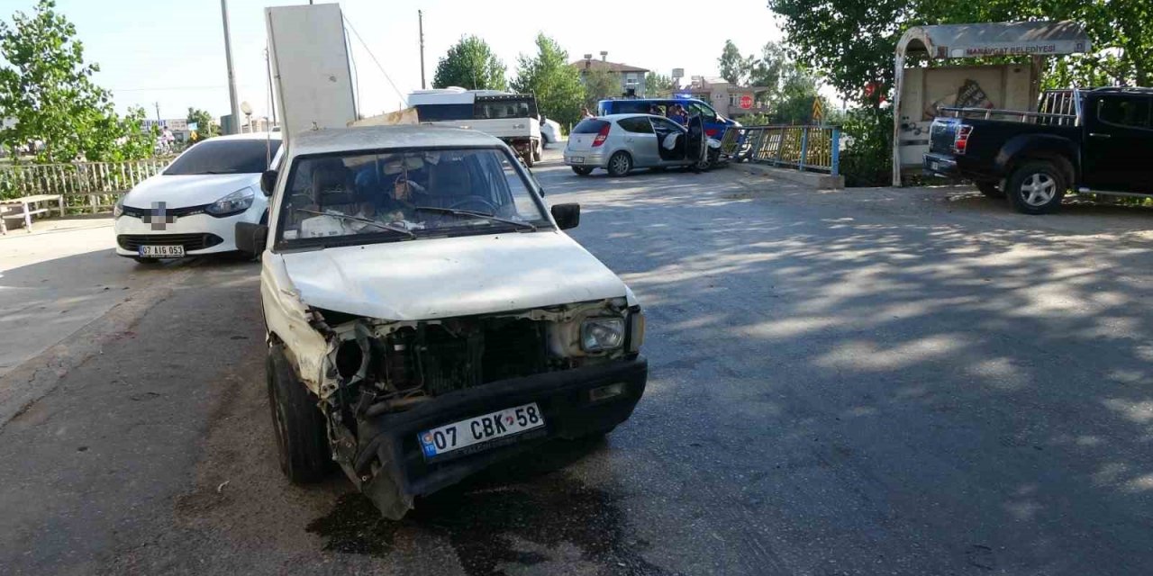 Demir korkuluk otomobilin sulama kanalına uçmasını önledi