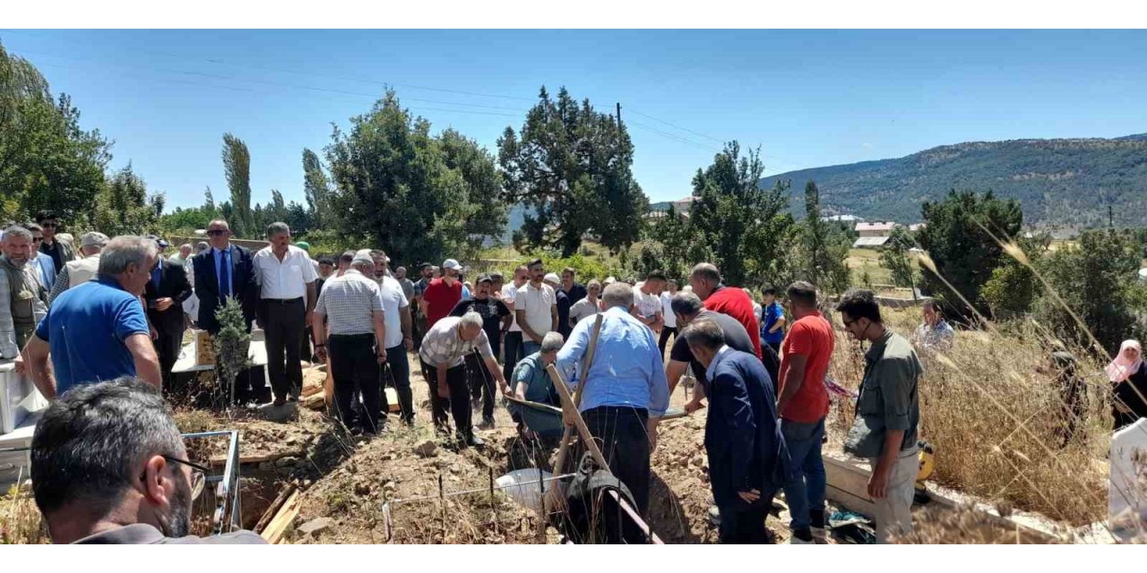 Hayat tecrübeleriyle televizyon programına konuk olmuşlardı, kötü bir sonla bugün yan yana toprağa verildiler