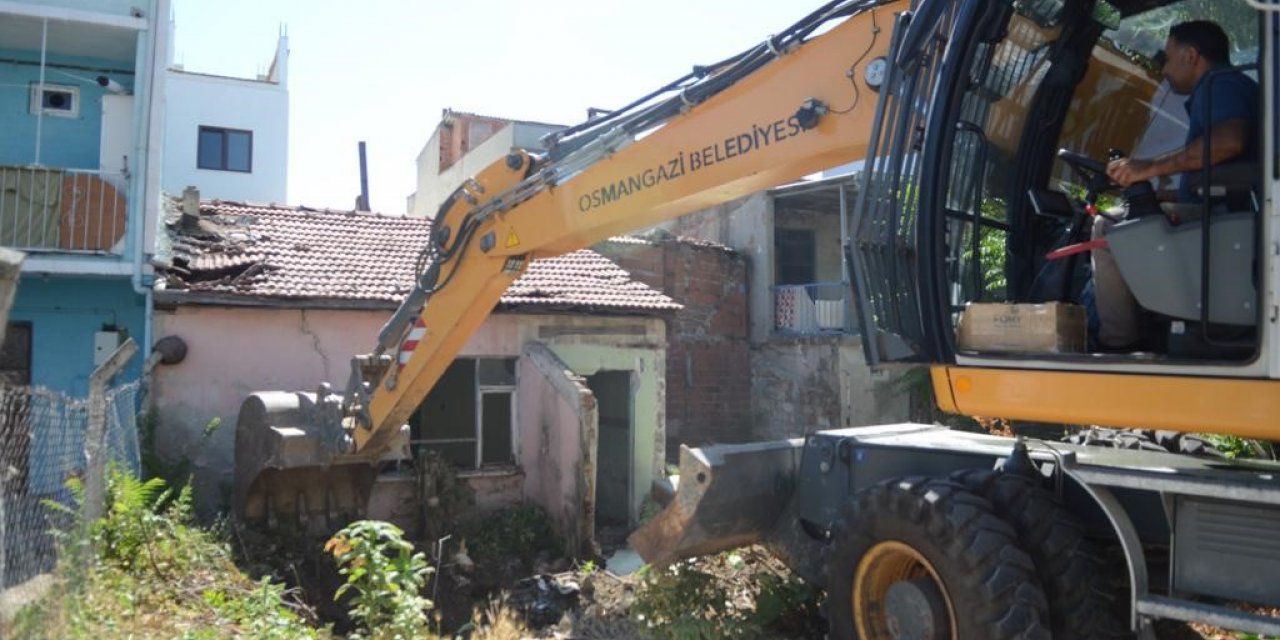 Metruklar yıkılıyor vatandaşın yüzü gülüyor