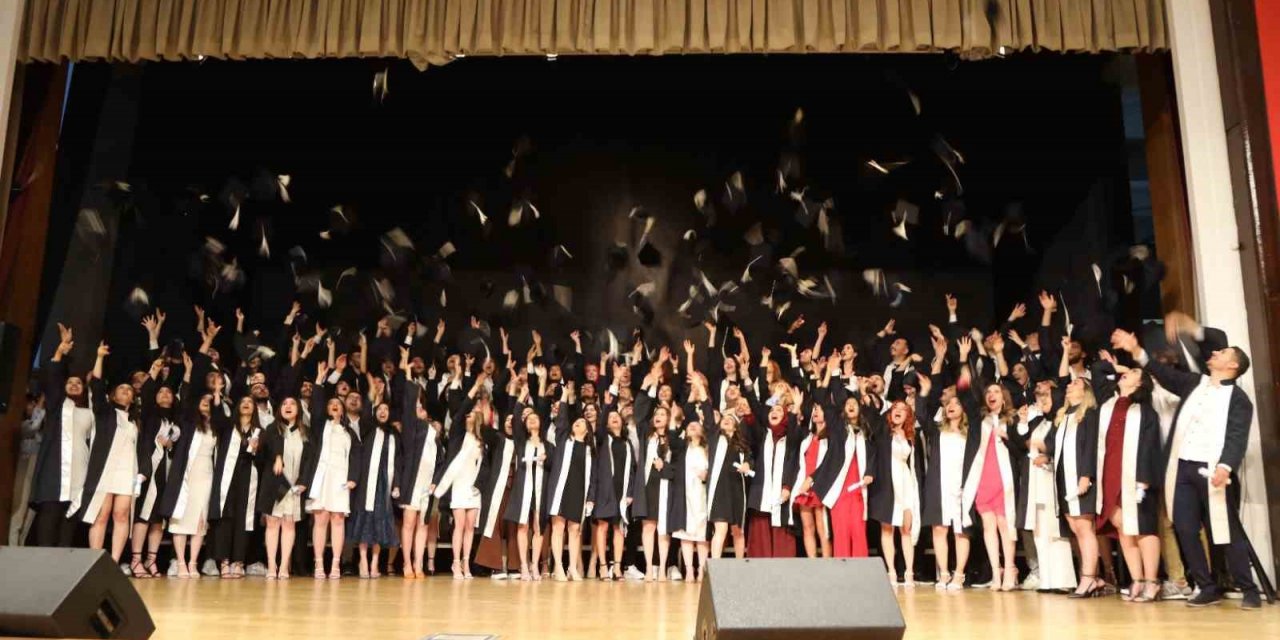 ERÜ Mimarlık Fakültesi Yeni Mezunlarını Verdi