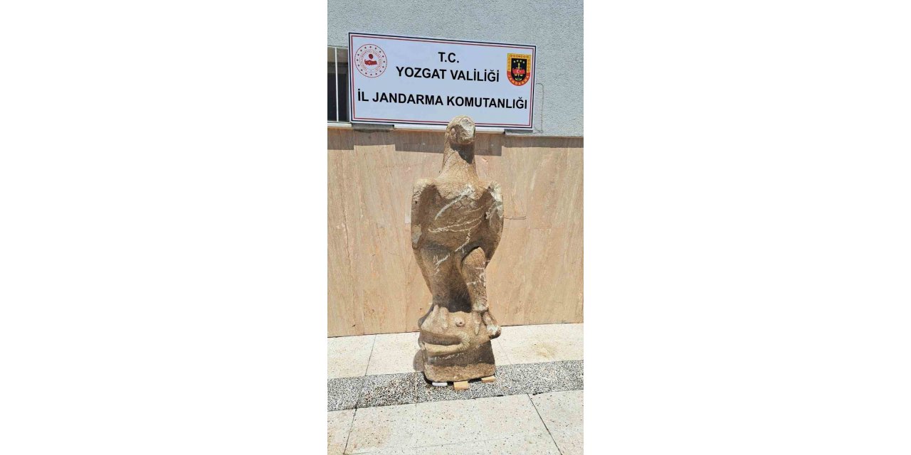 Yozgat’ta 1,5 metre boyunda kartal figürlü tarihi eser ele geçirildi