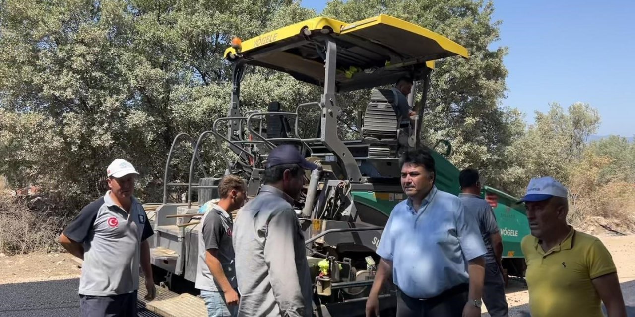 Havran’da sıcak asfalt çalışmaları devam ediyor