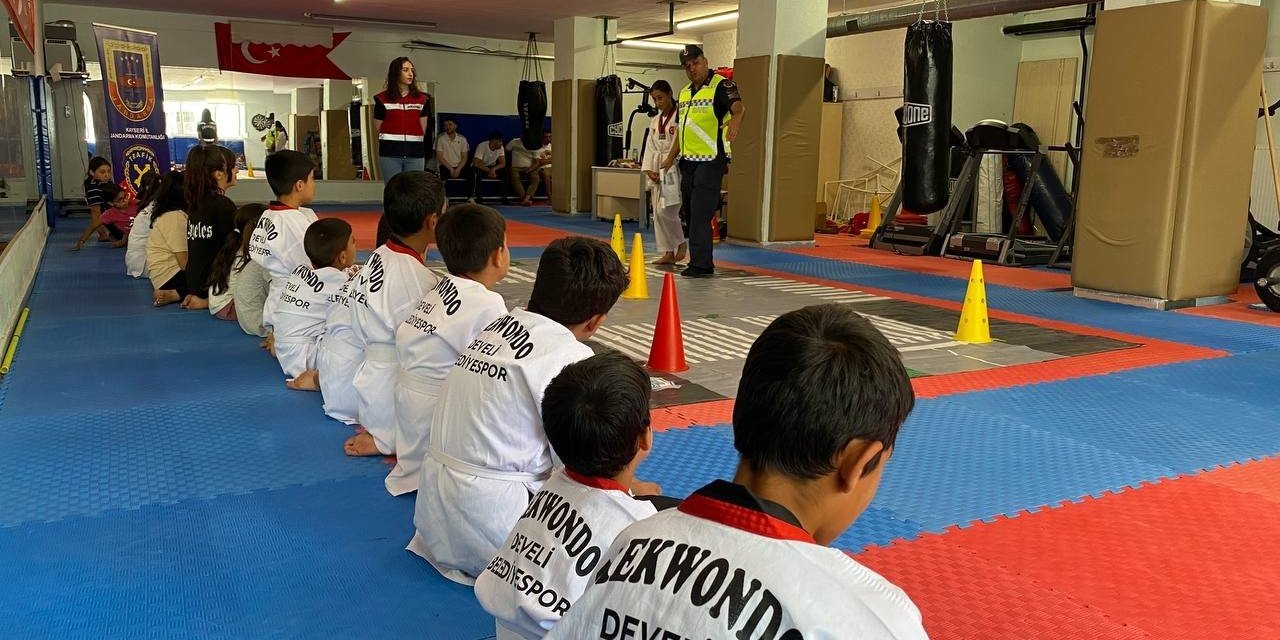 Jandarmadan öğrencilere ‘taekwondo’ eğitimi