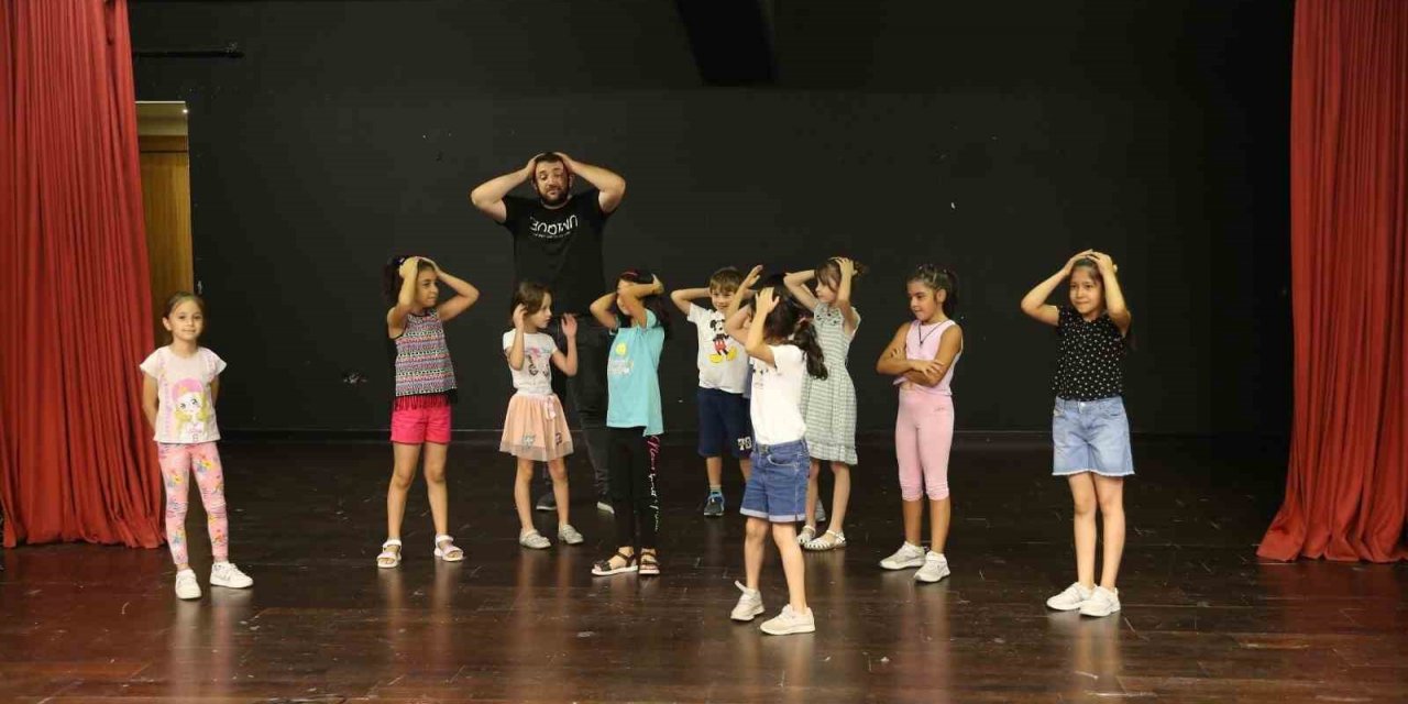 Yenilikçi drama kursunda eğitimler sürüyor