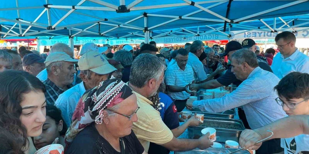 Bigadiç Belediyesinden aşure ikramı