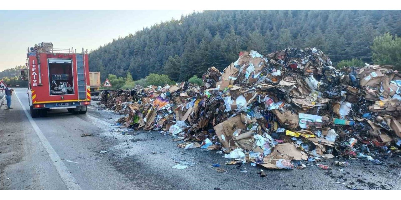 Balıkesir’de seyir halindeki tır alev topuna döndü
