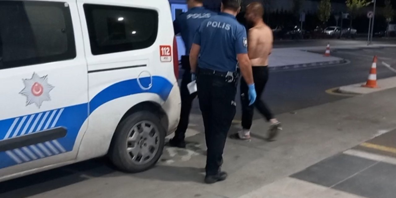 Babasına sinirlendi, minibüsü yaktı