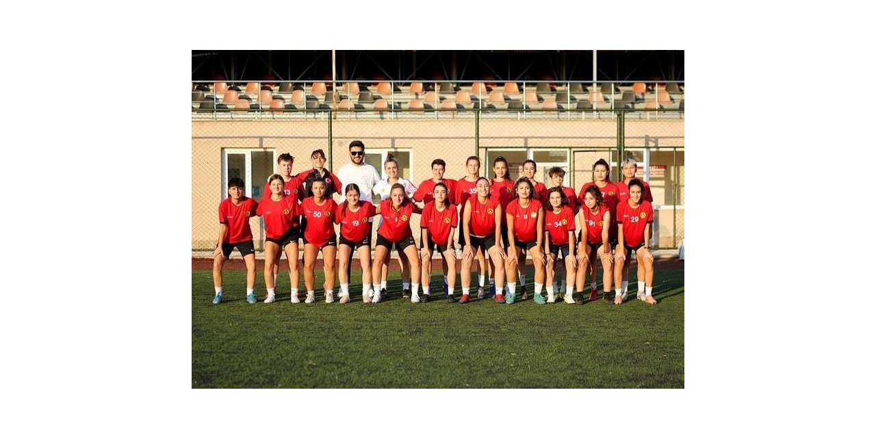 Eskişehirspor Kadın Futbol Takımı topbaşı yaptı
