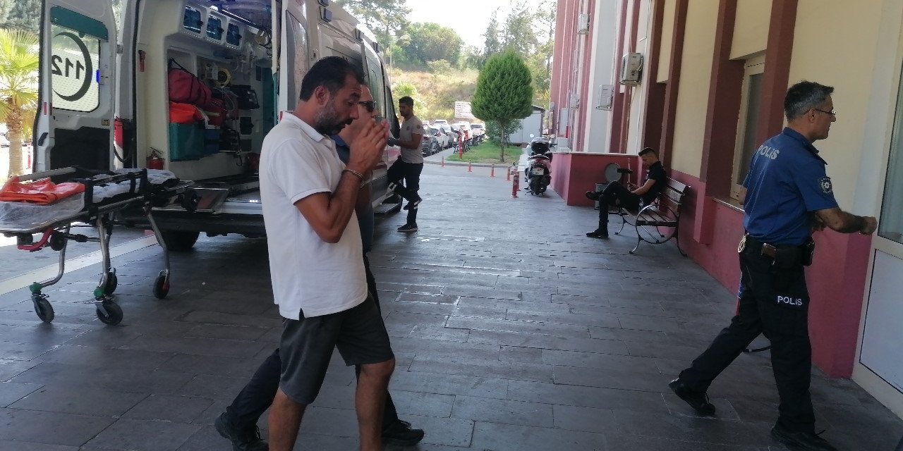 Elma yiye yiye önce çaldı, yakalanınca bıçakla tehdit etti