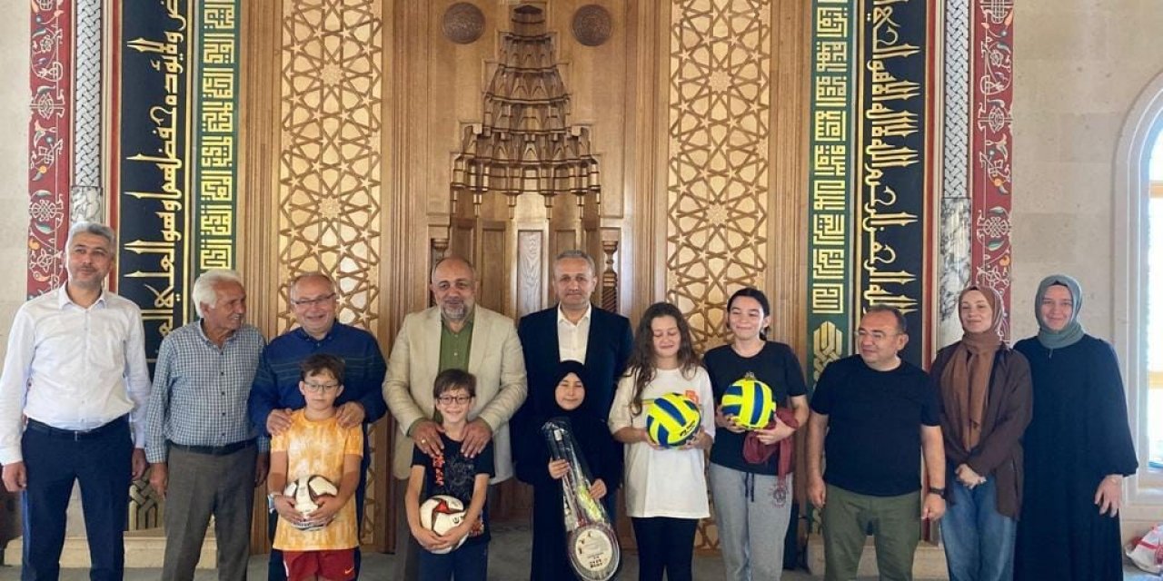 Kur’an Kursu öğrencilerine spor malzemeleri dağıtıldı