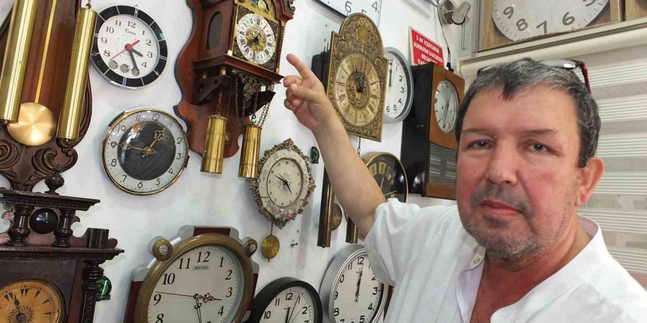 Balıkesir’de 50 yıllık tamircinin asırlık saatleri