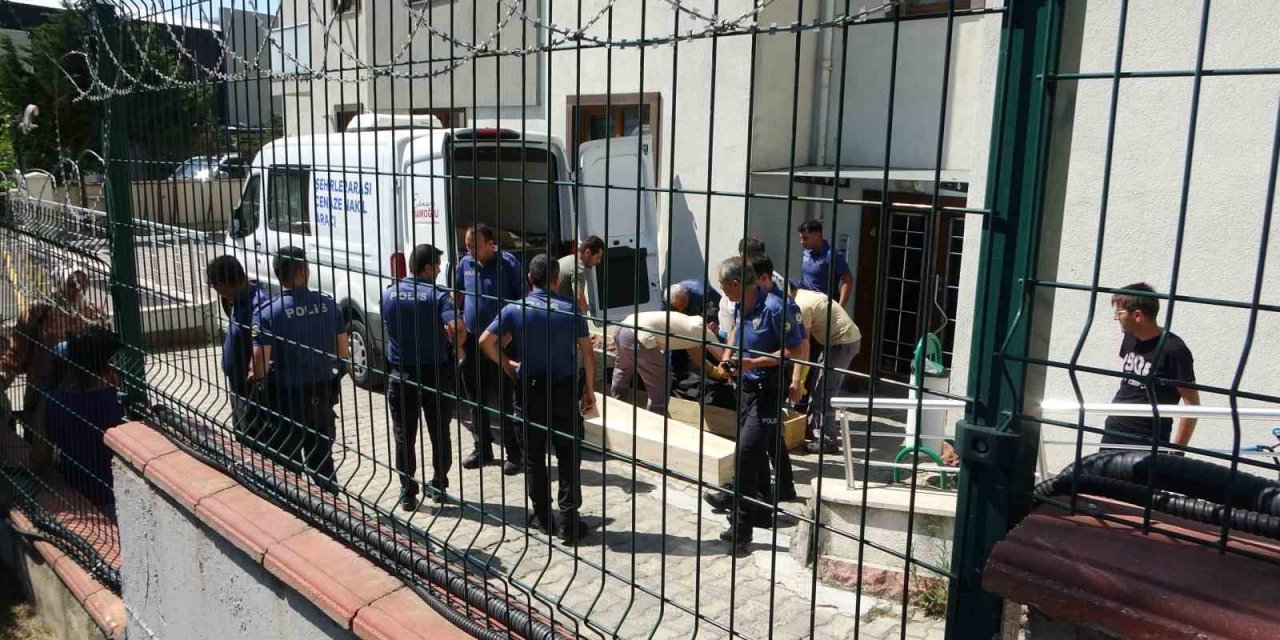 Pendik’te tartıştığı kadın arkadaşını öldürdü, ardından kendini astı