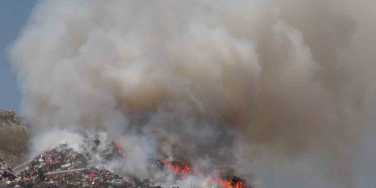 Çöp döküm sahasında yangın çıktı