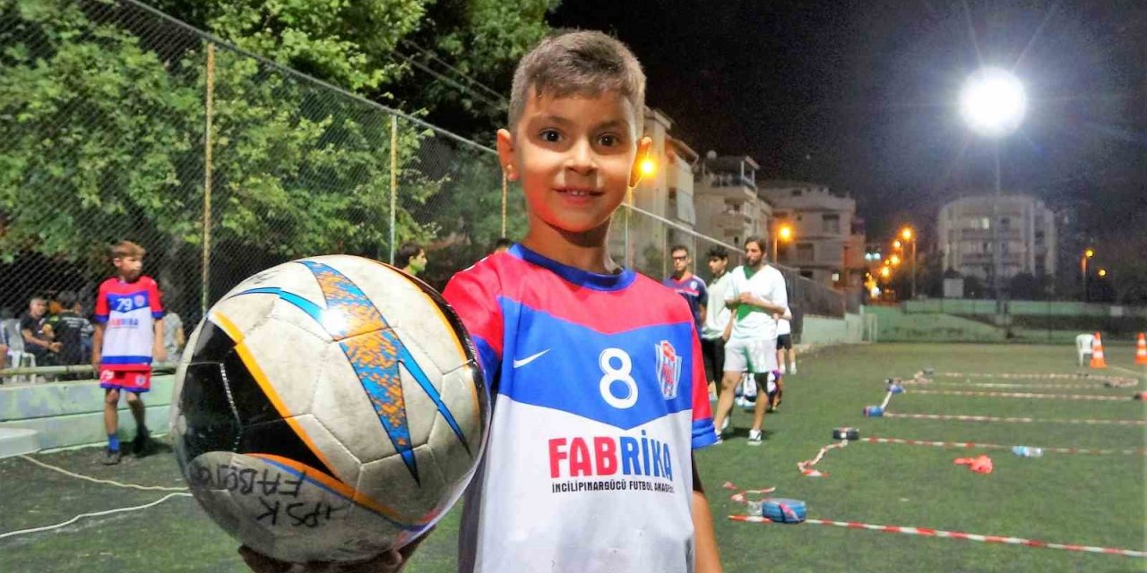 Mahalledeki suç oranlarını düşürmek için kurduğu kulüpte yıldız futbolcular yetişiyor