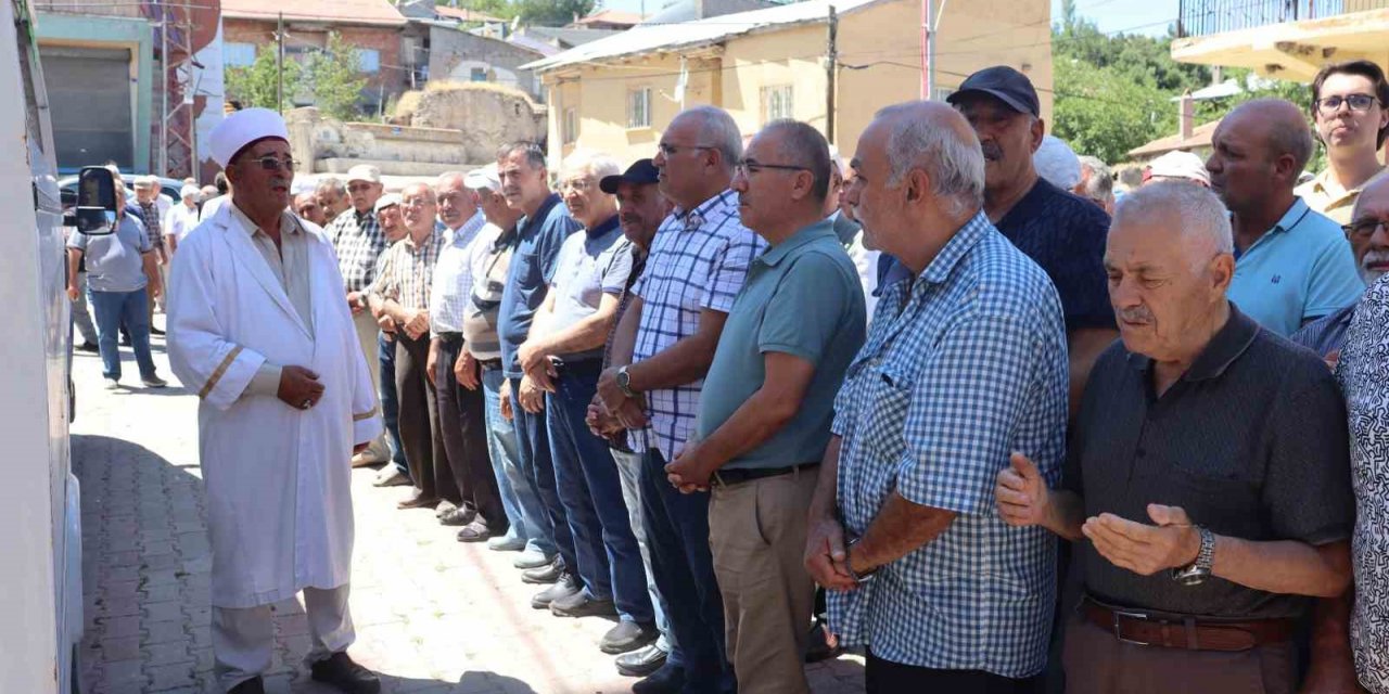 Cenazesi 13 gün sonra bulunan tıp fakültesi öğrencisi toprağa verildi