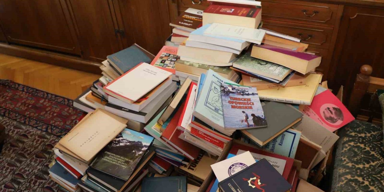 Akademisyen Prof. Dr. Zeynep Korkmaz, özel kütüphanesini NEVÜ’ye bağışladı