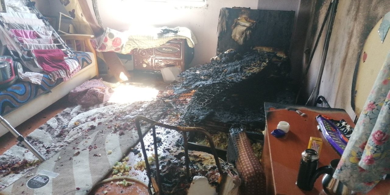 Apartman dairesinde çıkan yangında çocuk odası tamamen yandı