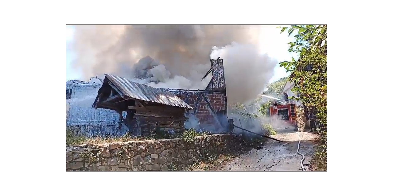 Alevlere teslim olan ev kullanılmaz hale geldi