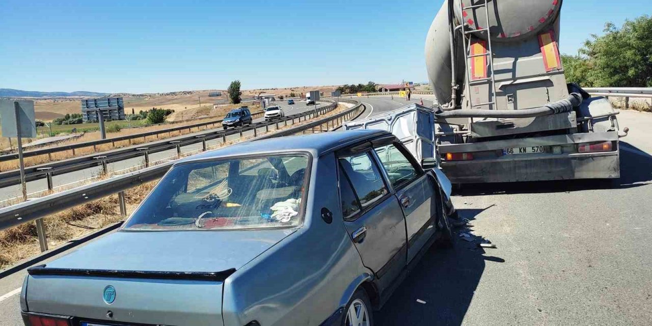 Otomobil ile tır çarpıştı: 2 yaralı