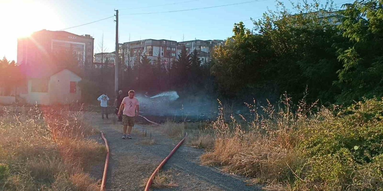 Otluk alanda çıkan yangın büyümeden söndürüldü
