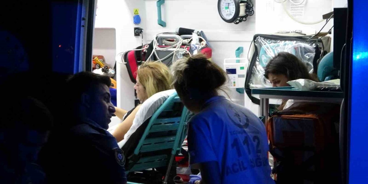 Otomobil içinde darp ettiği 2 kadını cadde ortasına bırakıp kaçtı