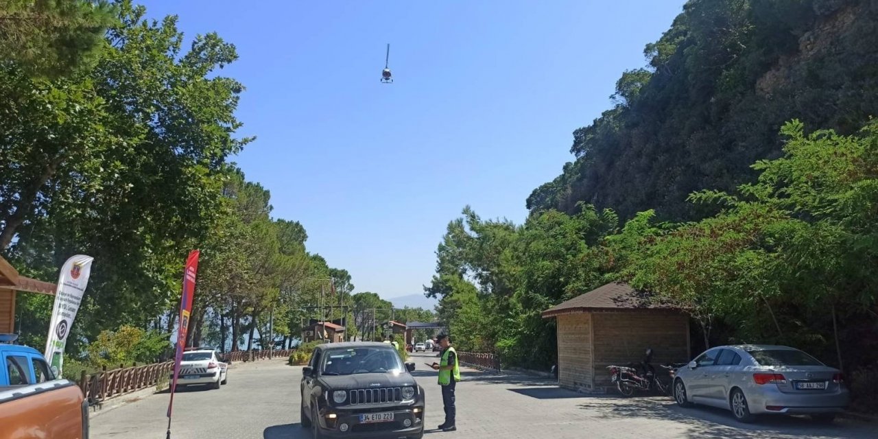 Jandarma ekiplerinden hava destekli trafik denetimi