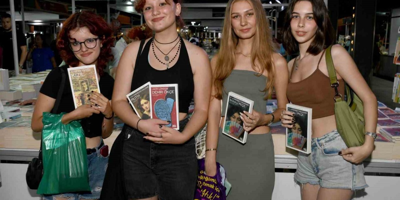 Kuşadası Kitap Fuarı’na Yoğun İlgi