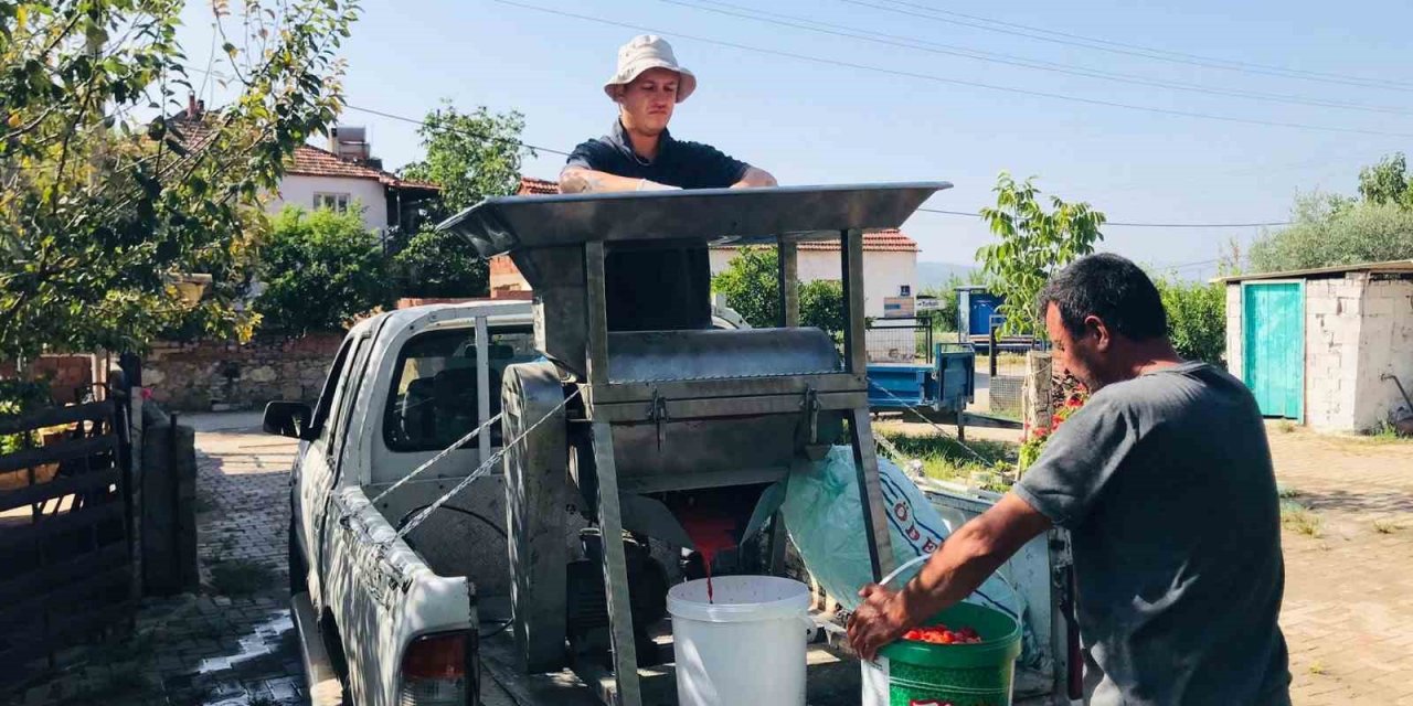 Selçuk’ta domatesten salçaya gelenekselleşen iş birliği