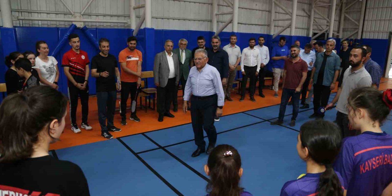 Başkan Büyükkılıç, türkiye Finallerine Gidecek Sporcularla Buluştu