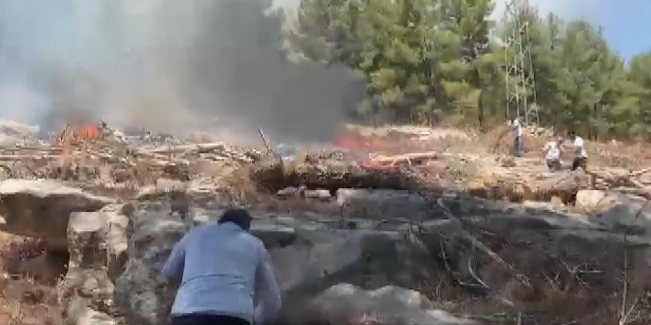 Adıyaman’daki yangın söndürme çalışmalarına vatandaşlar da destek veriyor