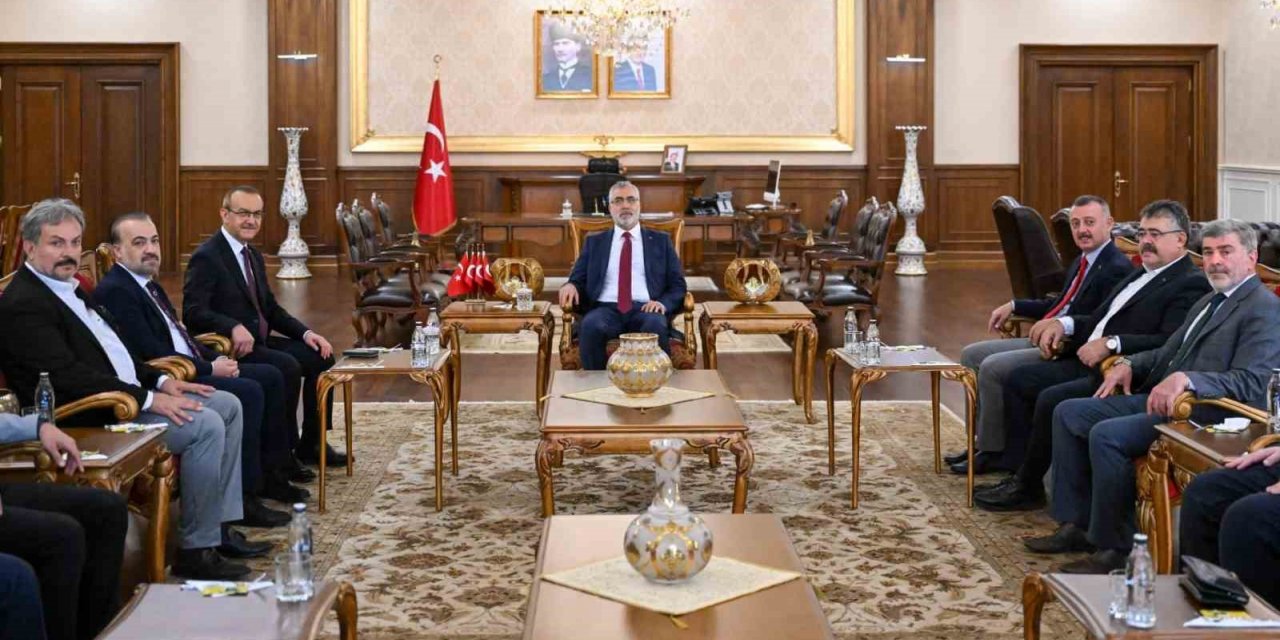 Bakan Işıkhan: “Dünyanın en iyi 100 limanın bir tanesi Kocaeli’nin”