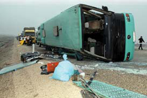 Tur otobüsü devrildi: 22 kişi öldü