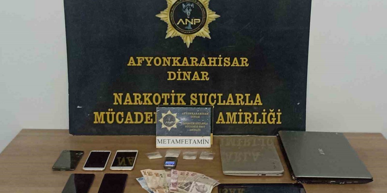 Önce otomobille ardından yaya kaçmaya çalışan şahıs uyuşturucu ile yakalandı