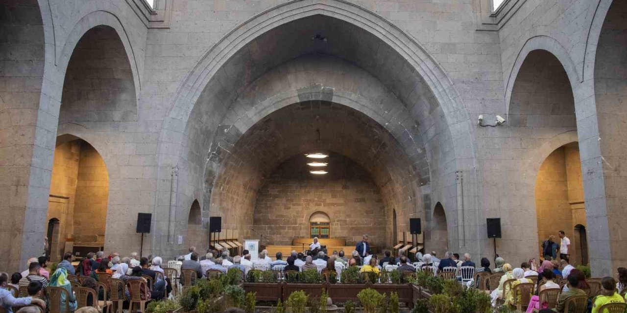 Vali Çiçek ve Başkan Büyükkılıç Eyvan Sohbetleri’ne Katıldı