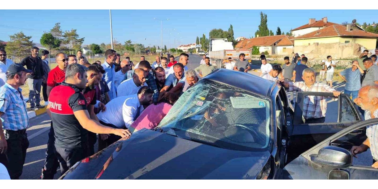 Düğün konvoyunda kaza: 4 yaralı