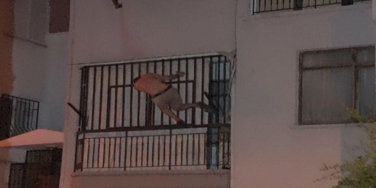 Kendini eve kilitleyip elinde bıçakla polise direndi! Düşüp yaralandı