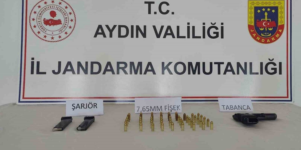 Kuşadası’nda bir evde ruhsatsız silah ele geçirildi